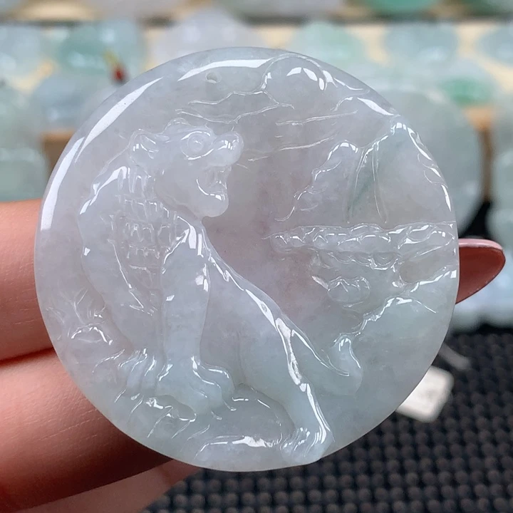 颈饰未镶嵌翡翠虎