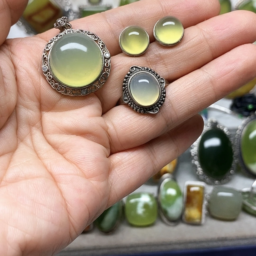 1***8蛇纹石玉银S925镶嵌吊坠