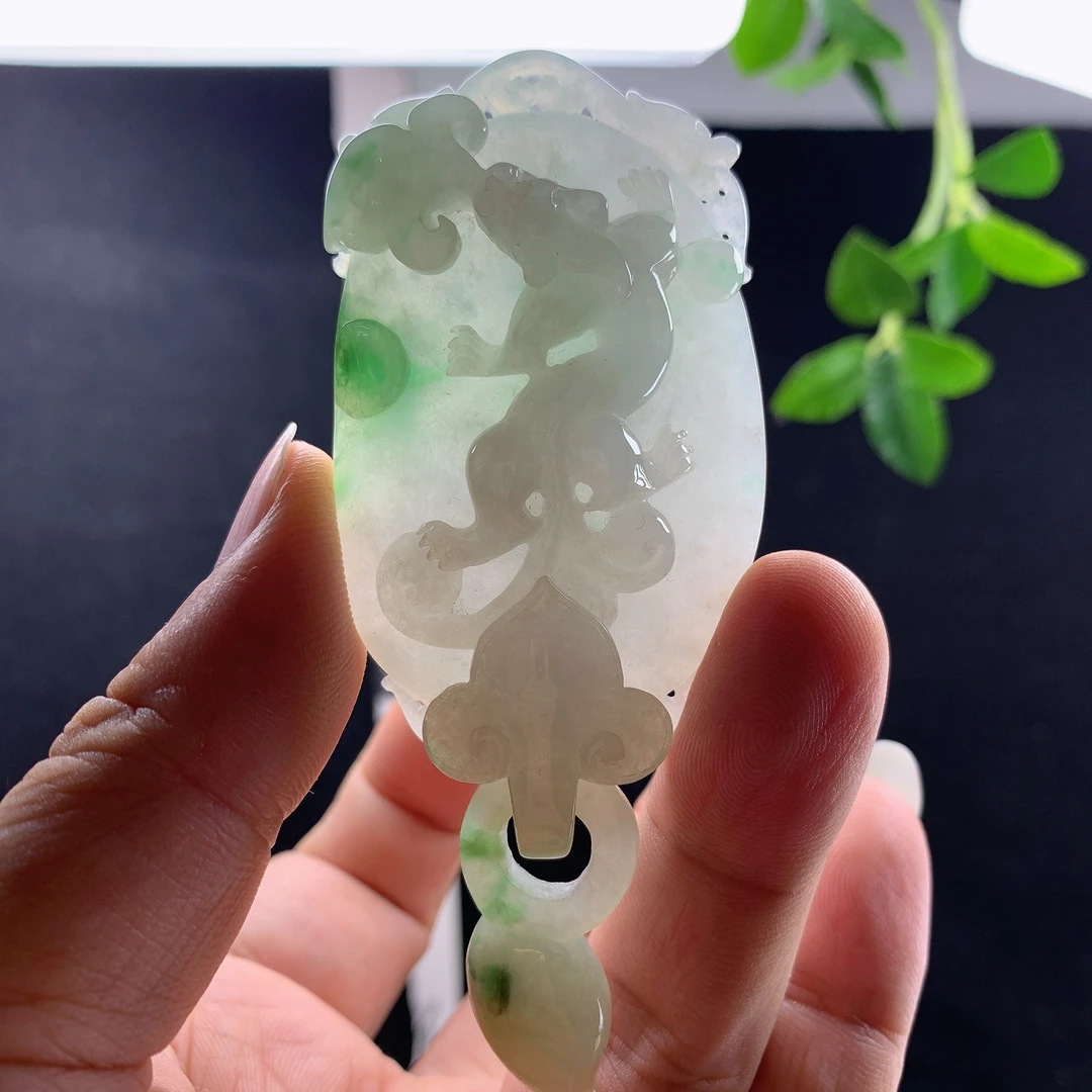 优惠缅甸纯天然A货翡翠老坑料精雕绿色飞龙在天龙牌吊坠挂件