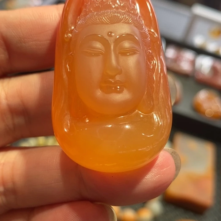 未镶嵌石英质玉（黄龙玉）颈饰