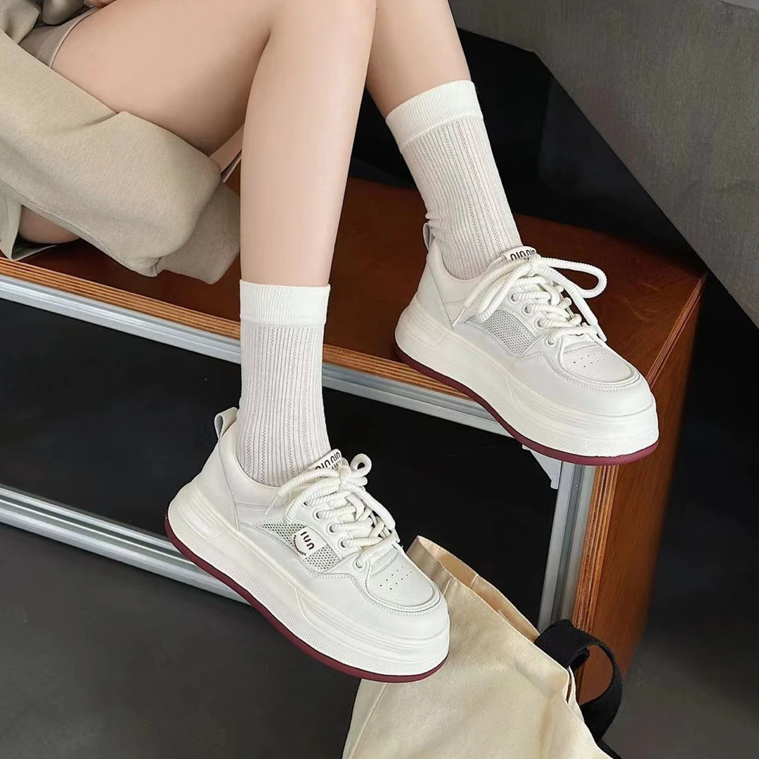 高品质时尚休闲小白板鞋