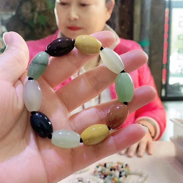 密玉（石英质玉）颈饰未镶嵌