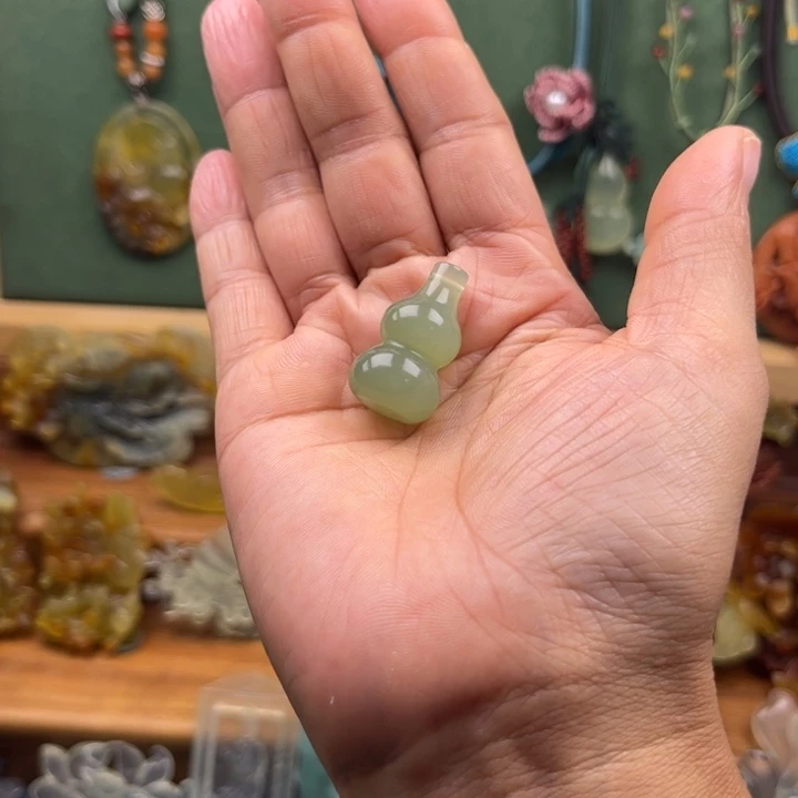 梦***蝶蛇纹石玉合金吊坠