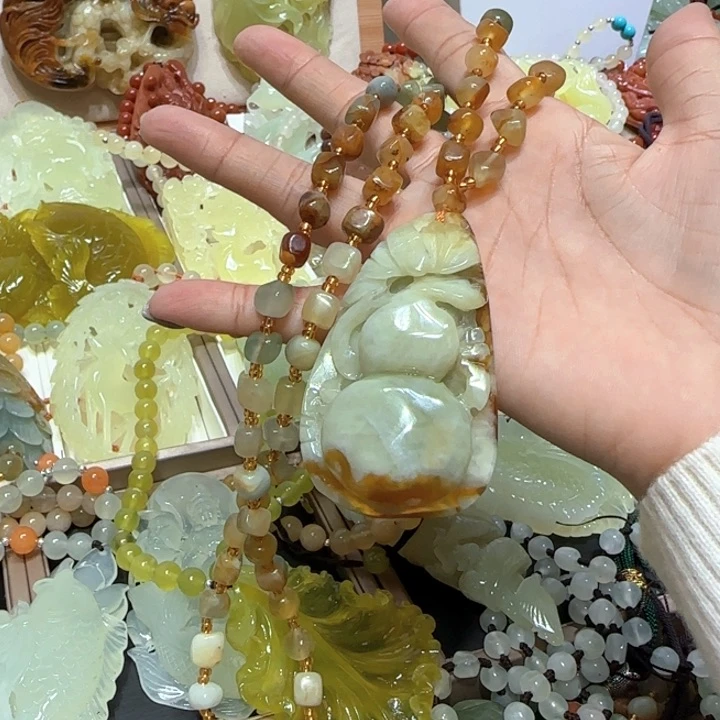 未镶嵌蛇纹石玉吊坠