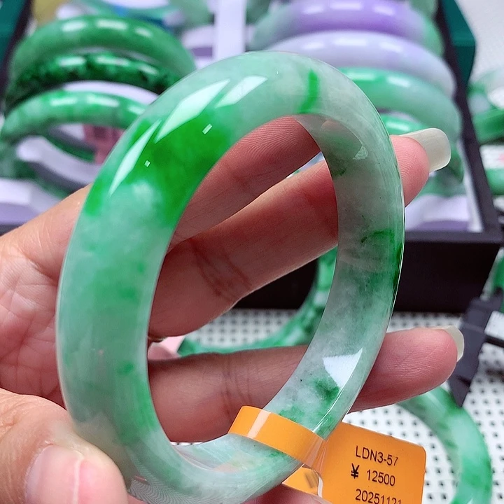 翡翠未镶嵌手镯翡翠