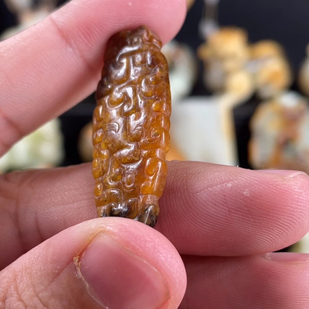 当***生和田玉未镶嵌颈饰