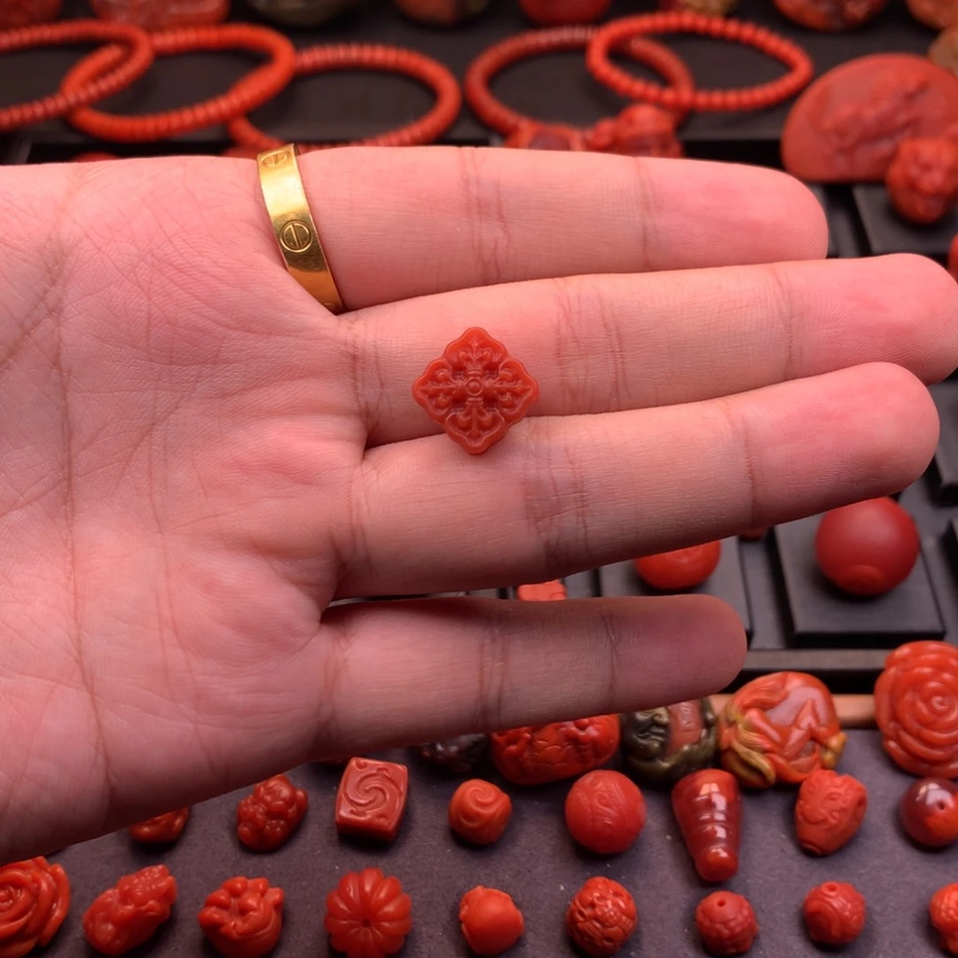 南红玛瑙未镶嵌南红精工雕刻背云14.8mm