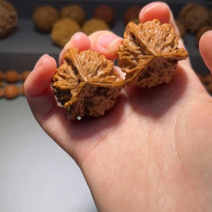 文玩核桃把件三棱725