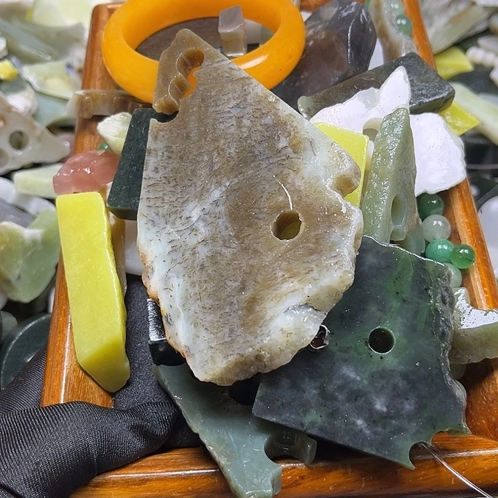 和田玉未镶嵌珠宝奇石林*