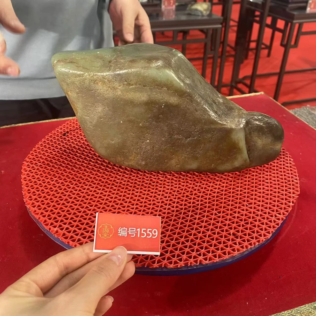 新疆玉料原石发一件编号1559