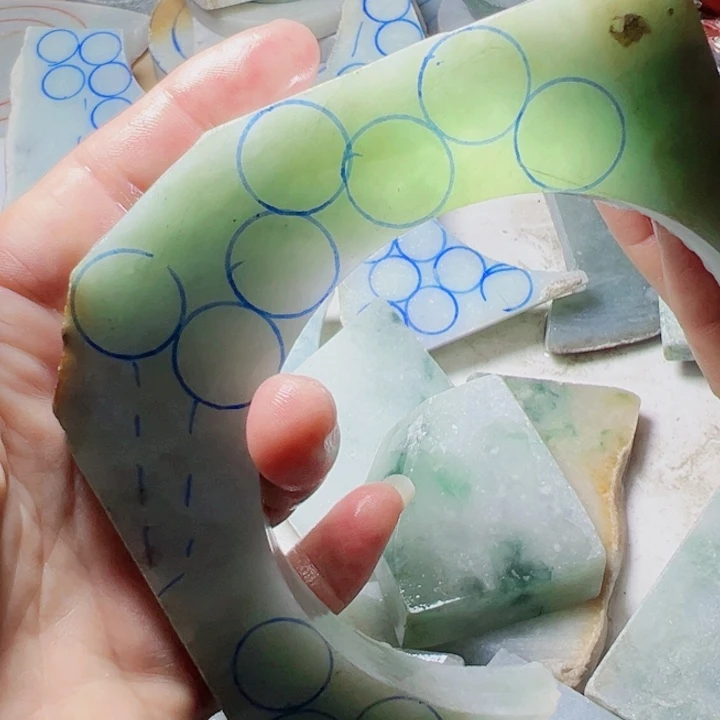 翡翠颈饰未镶嵌翡翠片料