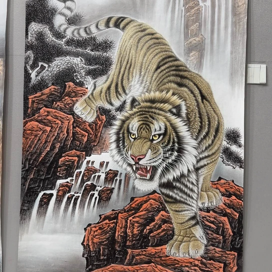人***海国画竖幅六尺工笔下山虎贾敏