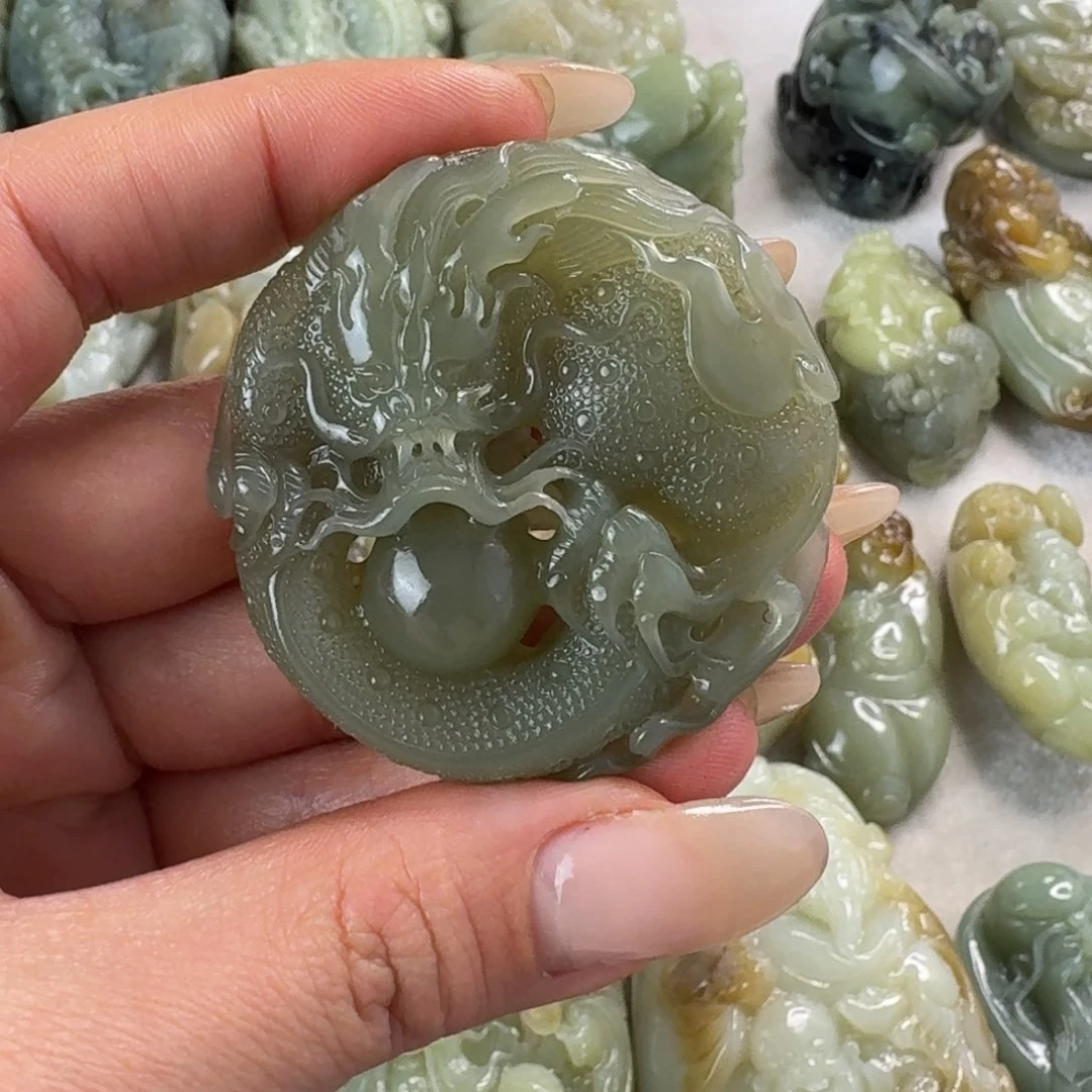 服***晏和田玉未镶嵌把件