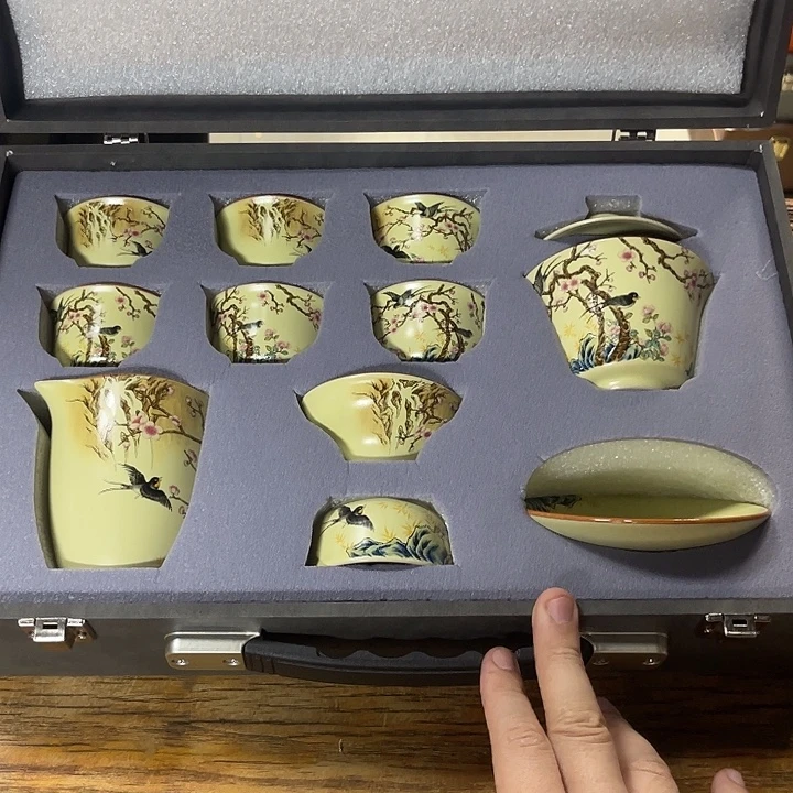 孤品茶具套装等。