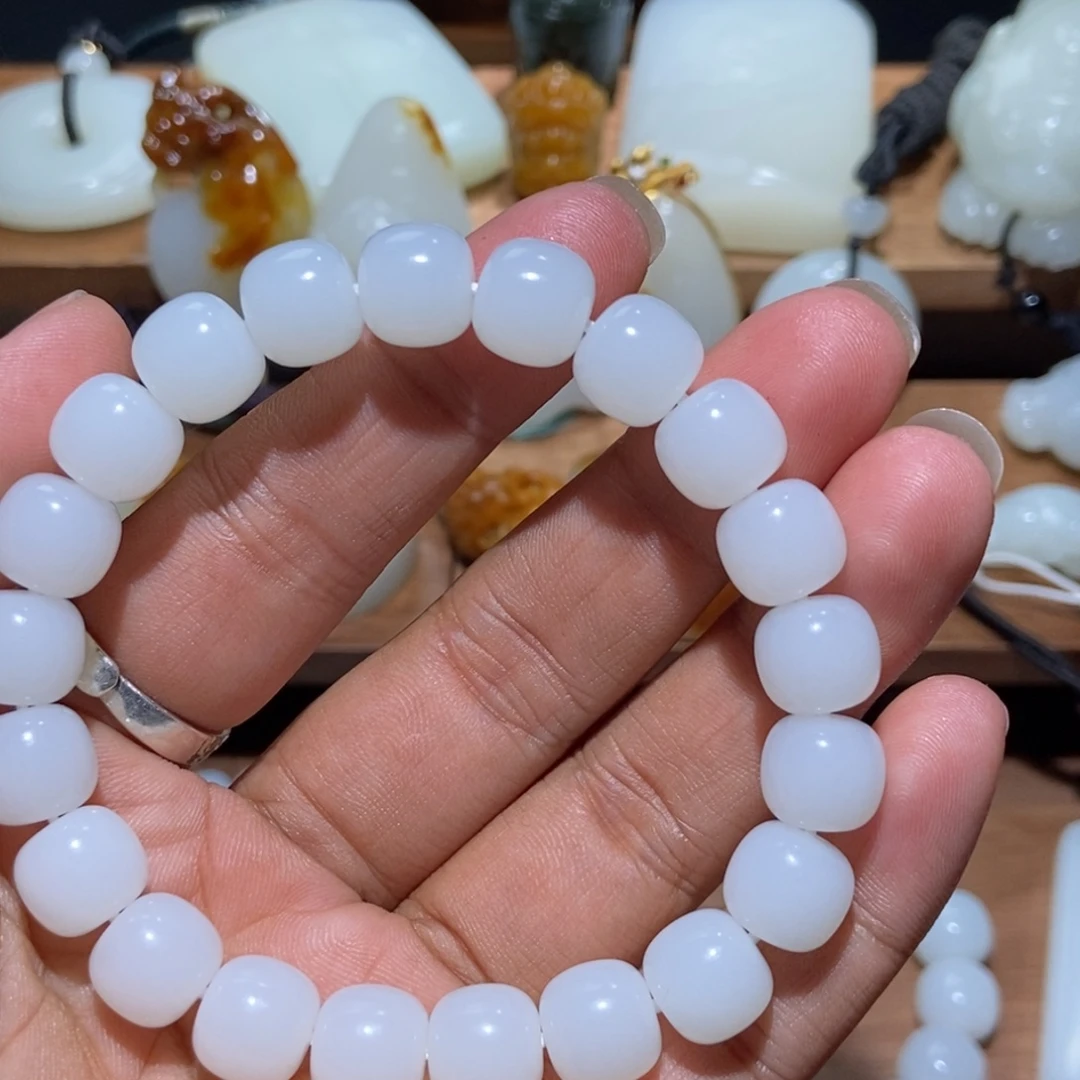 夕***下和田玉未镶嵌颈饰