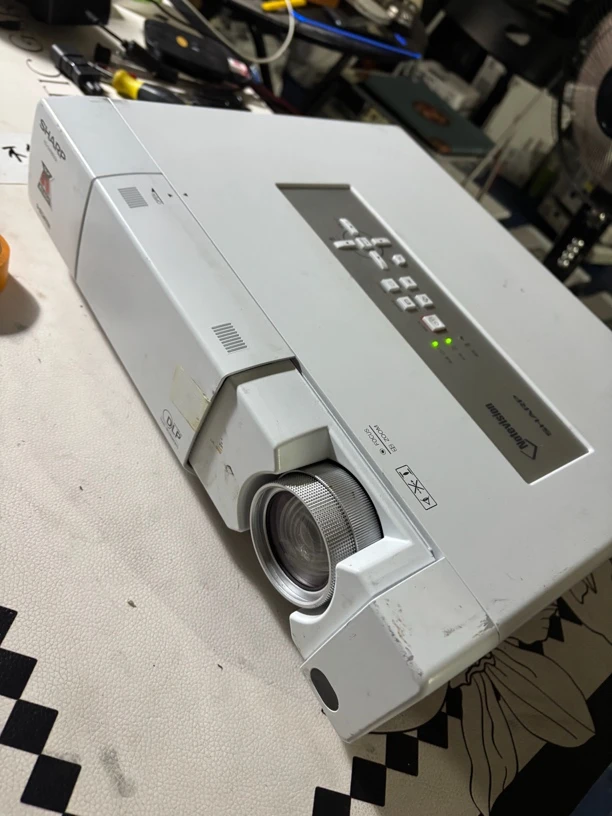 9新  二手 6200流明夏普小工程投影仪 运费自理