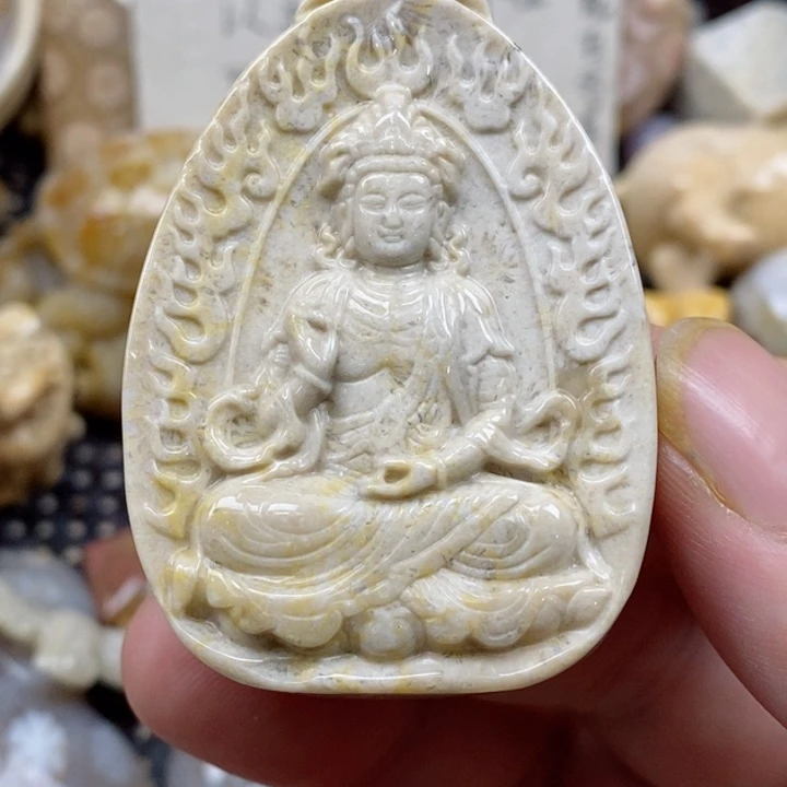 颈饰未镶嵌硅化珊瑚（珊瑚玉）