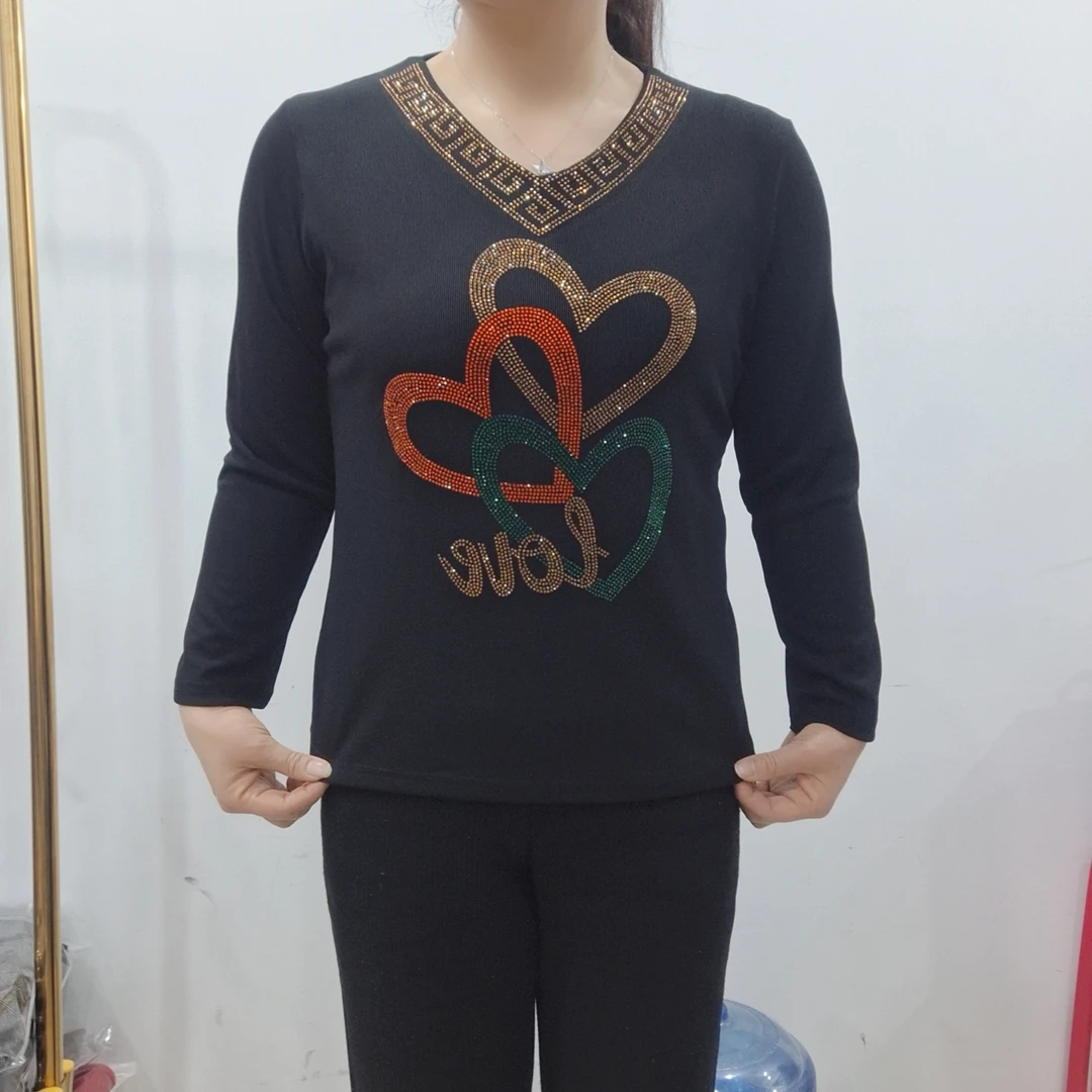 『甜歪歪』[黑色爱心花V领]春秋川西旅游季节新款长袖女装百搭
