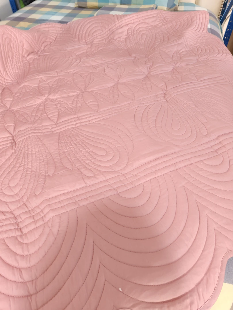 《云云家》皮粉色纯棉树叶花绗缝波浪边床盖尺寸约150*220