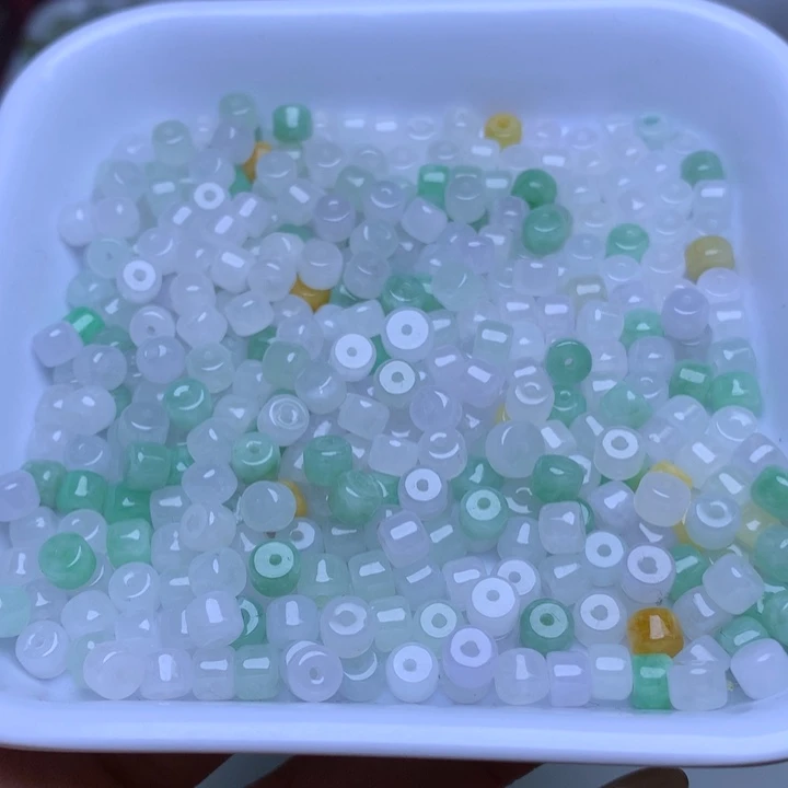 翡翠散珠卡4.2乘5.2冰三彩桶珠40个