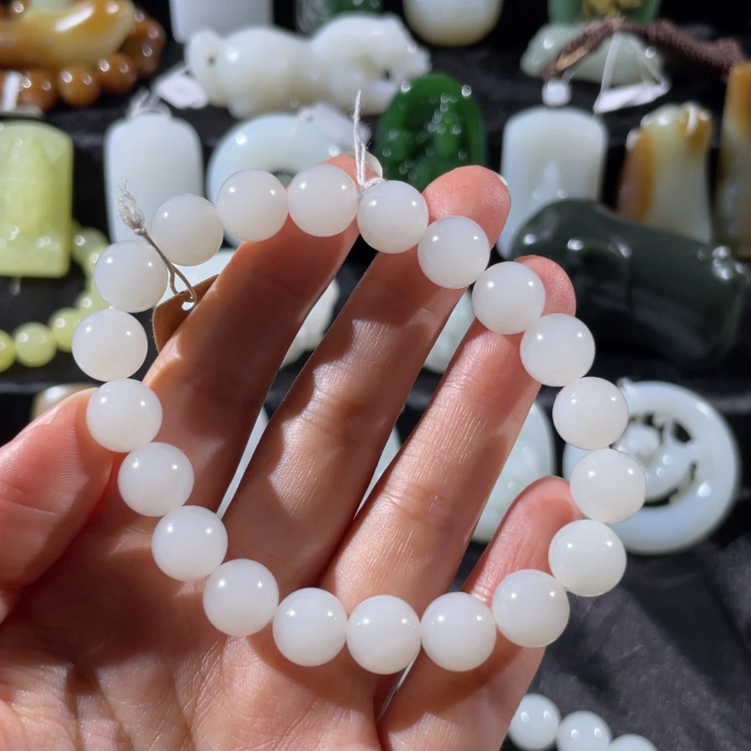 呆***u和田玉未镶嵌颈饰手串