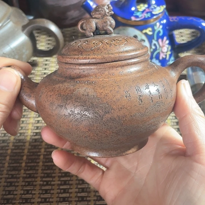 紫砂茶壶原矿泥料手工制作的紫砂壶。