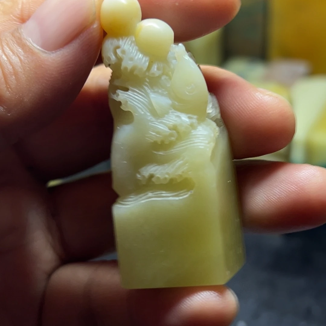 青田石青田封门灯光冻