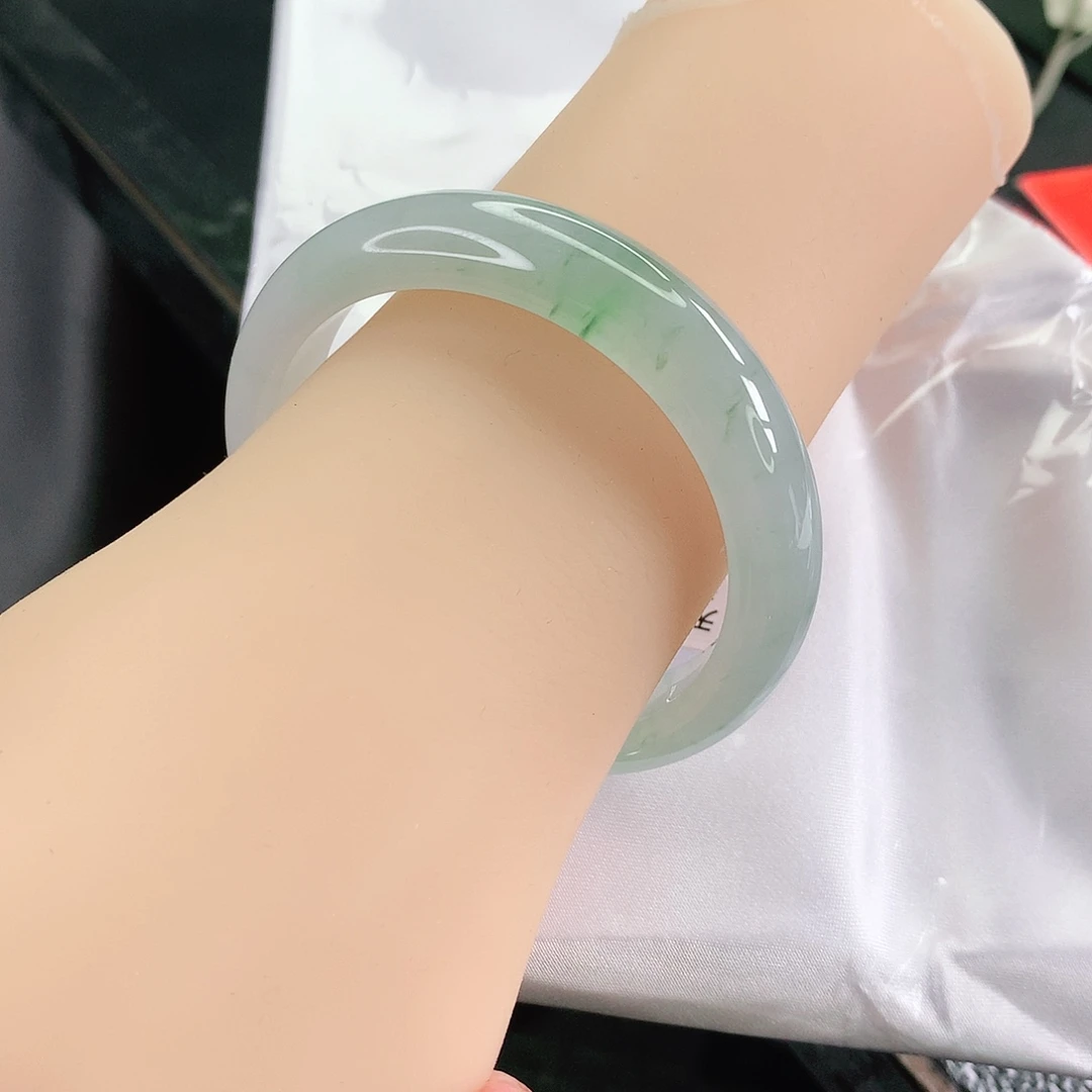 翡翠未镶嵌手镯52圈