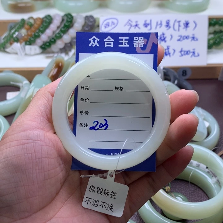 和田玉未镶嵌手镯