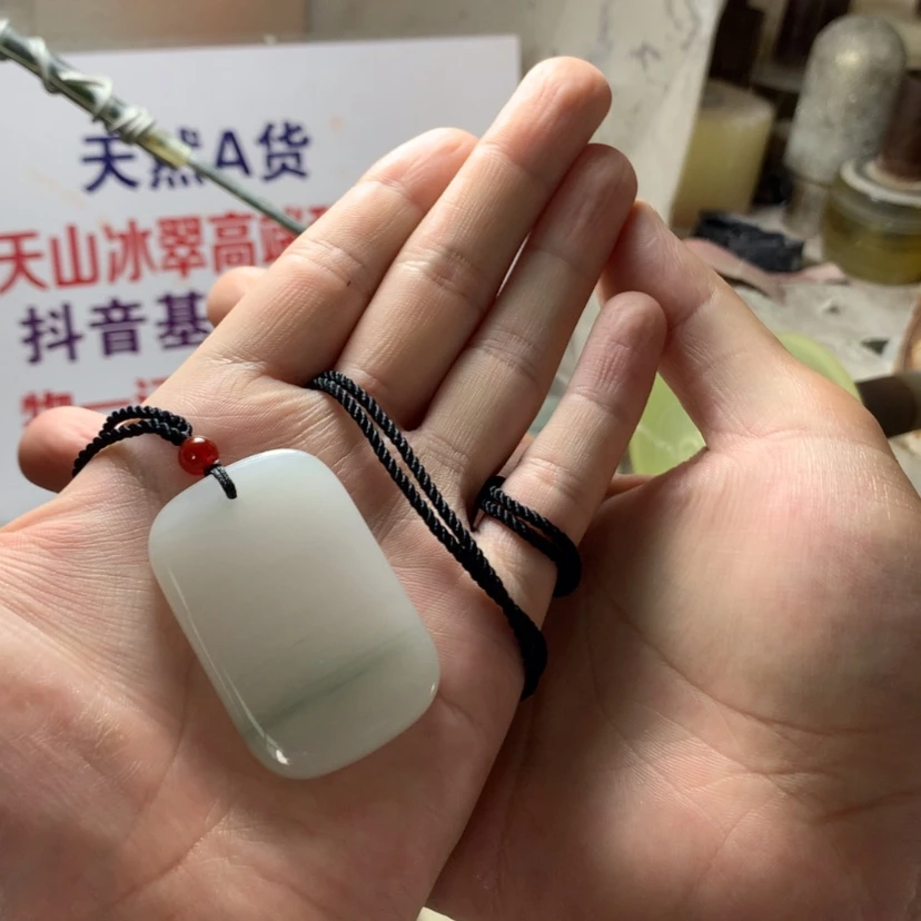 【闪购商品】石英质玉未镶嵌颈饰心***间天山翠