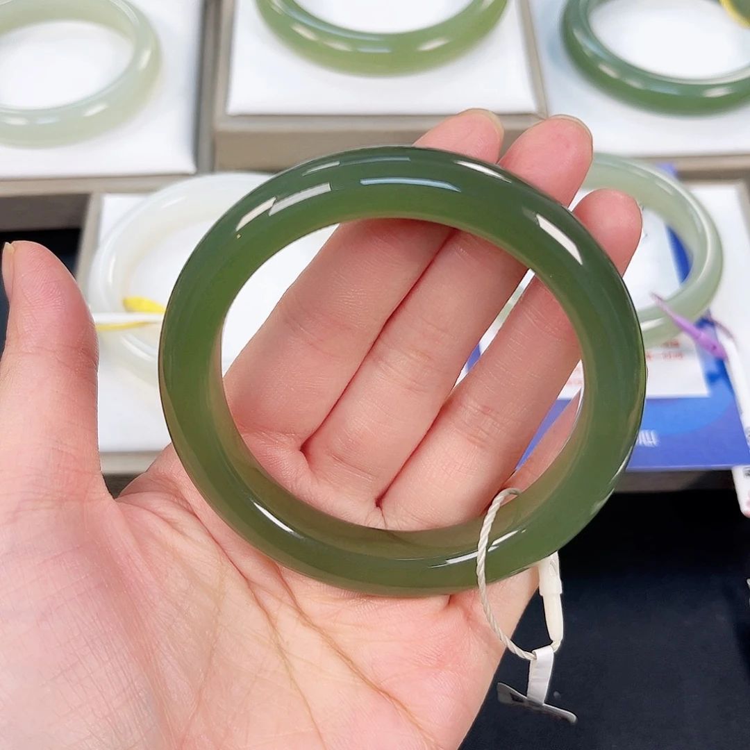 和田玉未镶嵌手镯