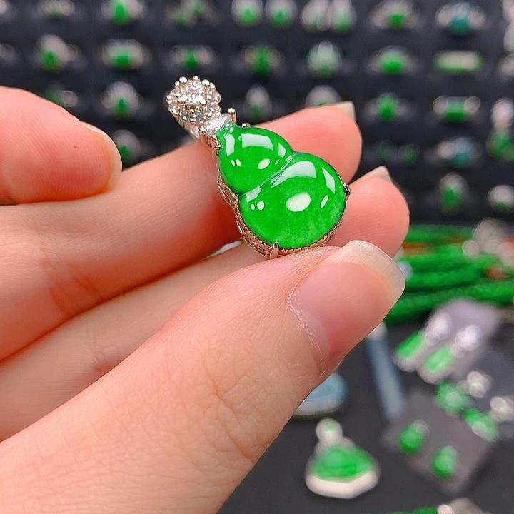 翡翠未镶嵌吊坠(不含链)葫芦