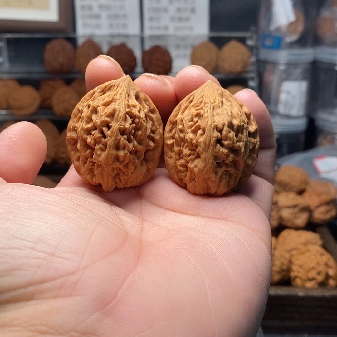 文玩核桃凤眼油皮鸡心35-373