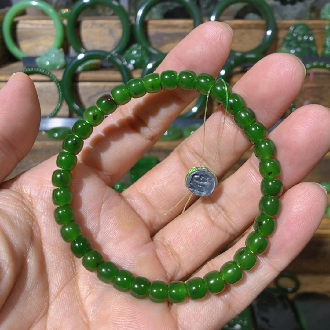 【闪购商品】吊坠(不含链)未镶嵌和田玉俄七辣绿手串 6