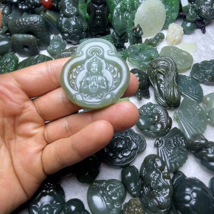 和田玉未镶嵌颈饰