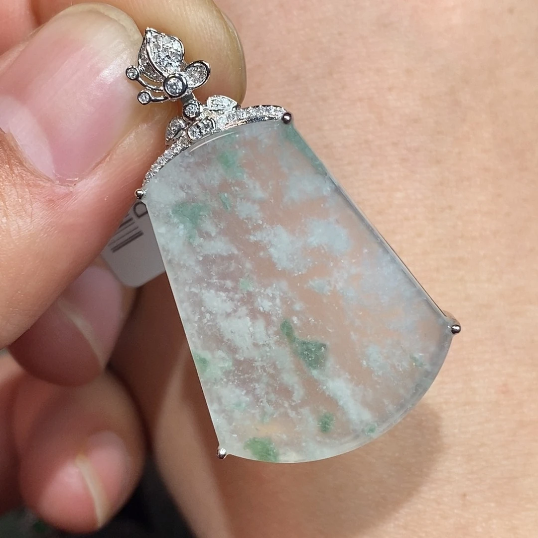 翡翠颈饰18K金镶嵌无事牌