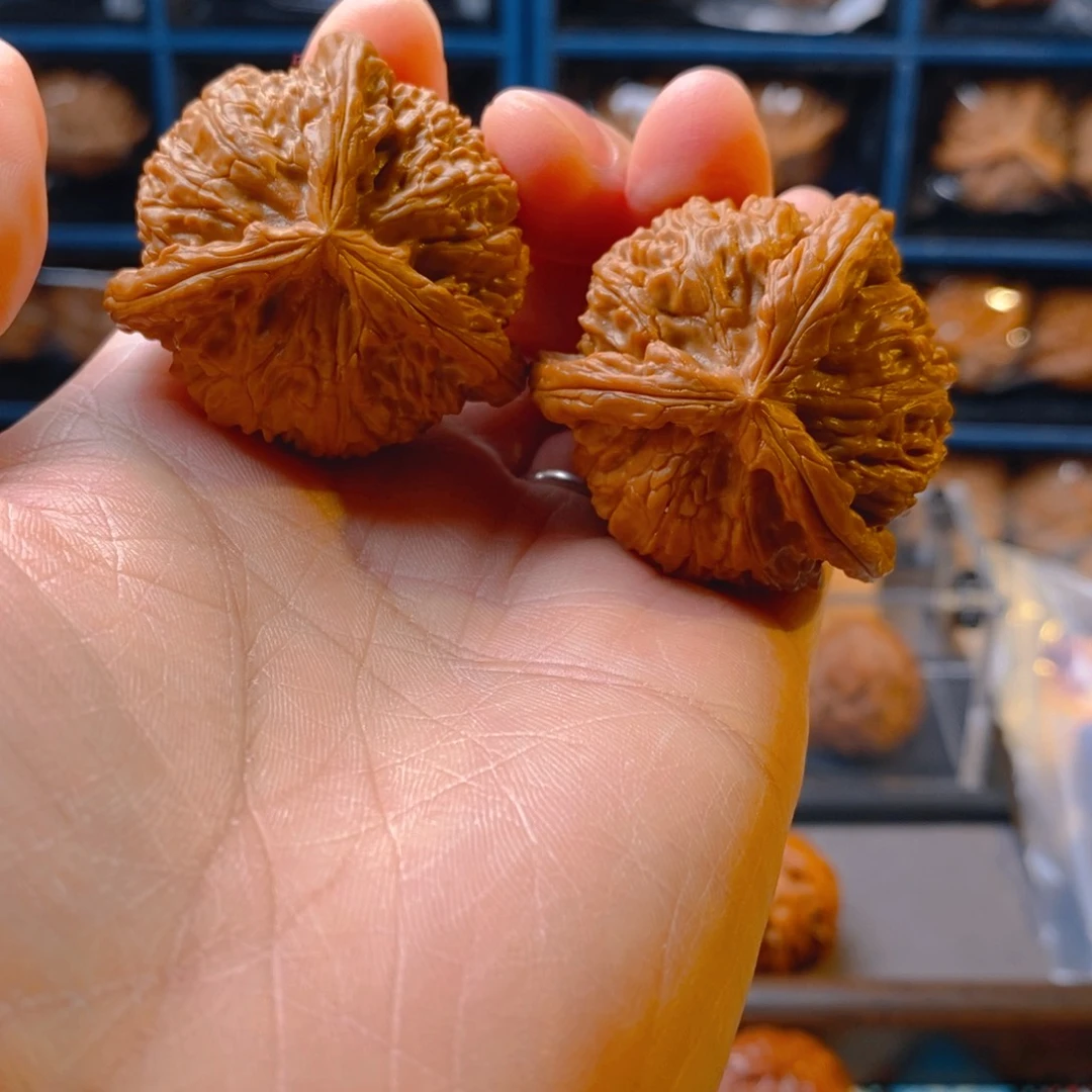 精品核桃把件42白奔