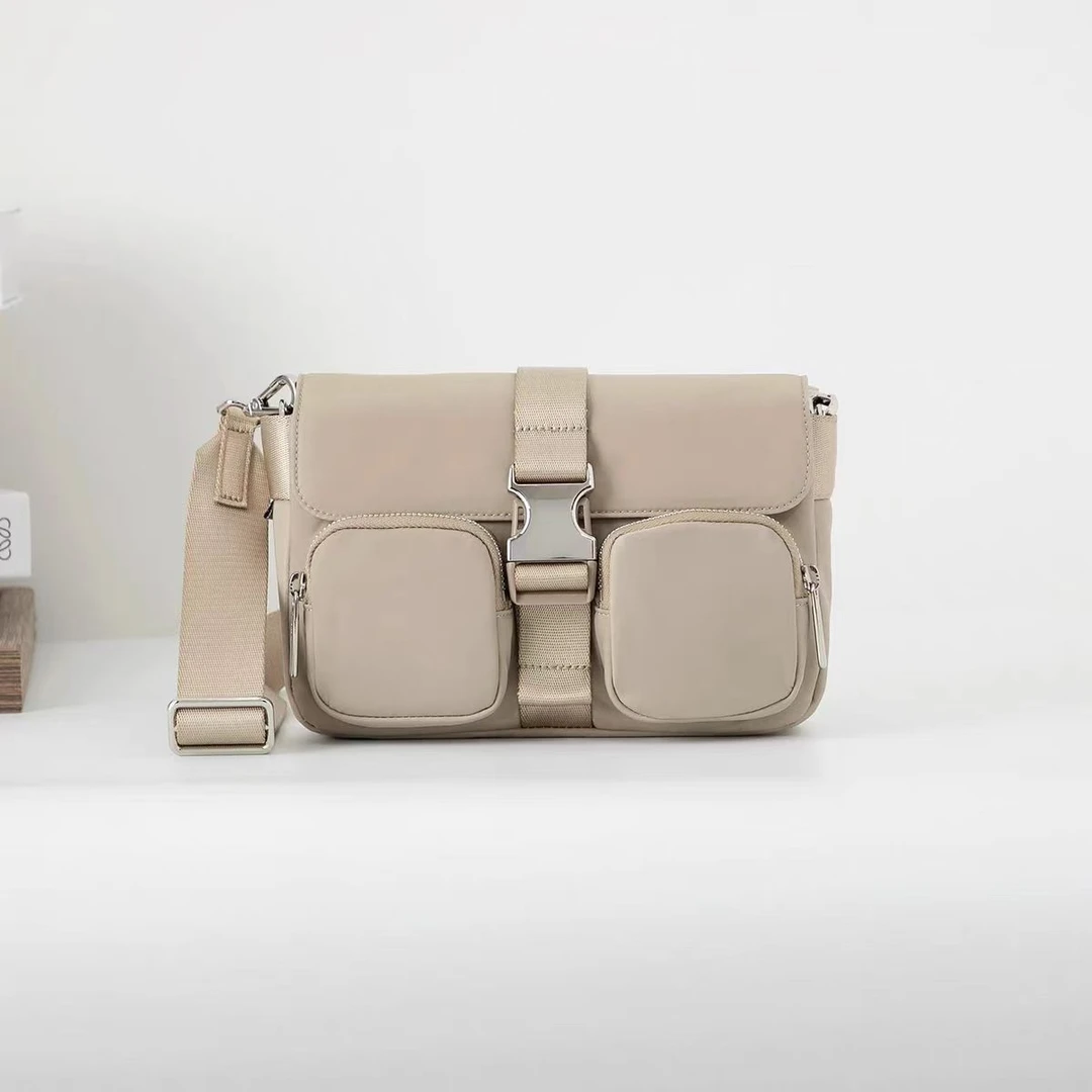 lu 三色相机包多功能多口袋通勤休闲斜挎包新款潮流防水单肩包