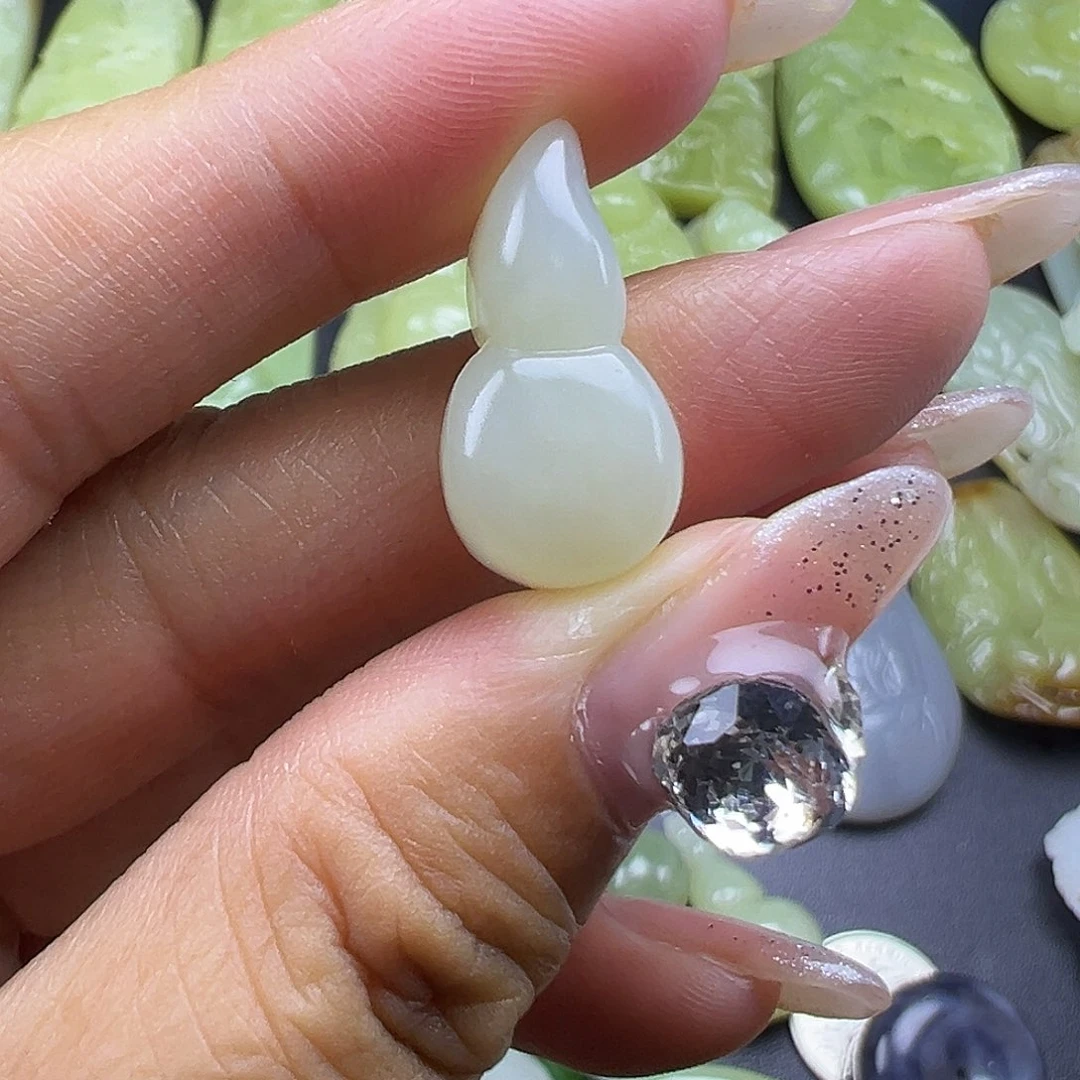 和田玉未镶嵌吊坠(不含链)