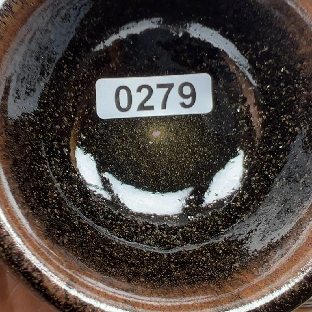 茶盏叔**～在一楼会议桌边看到我