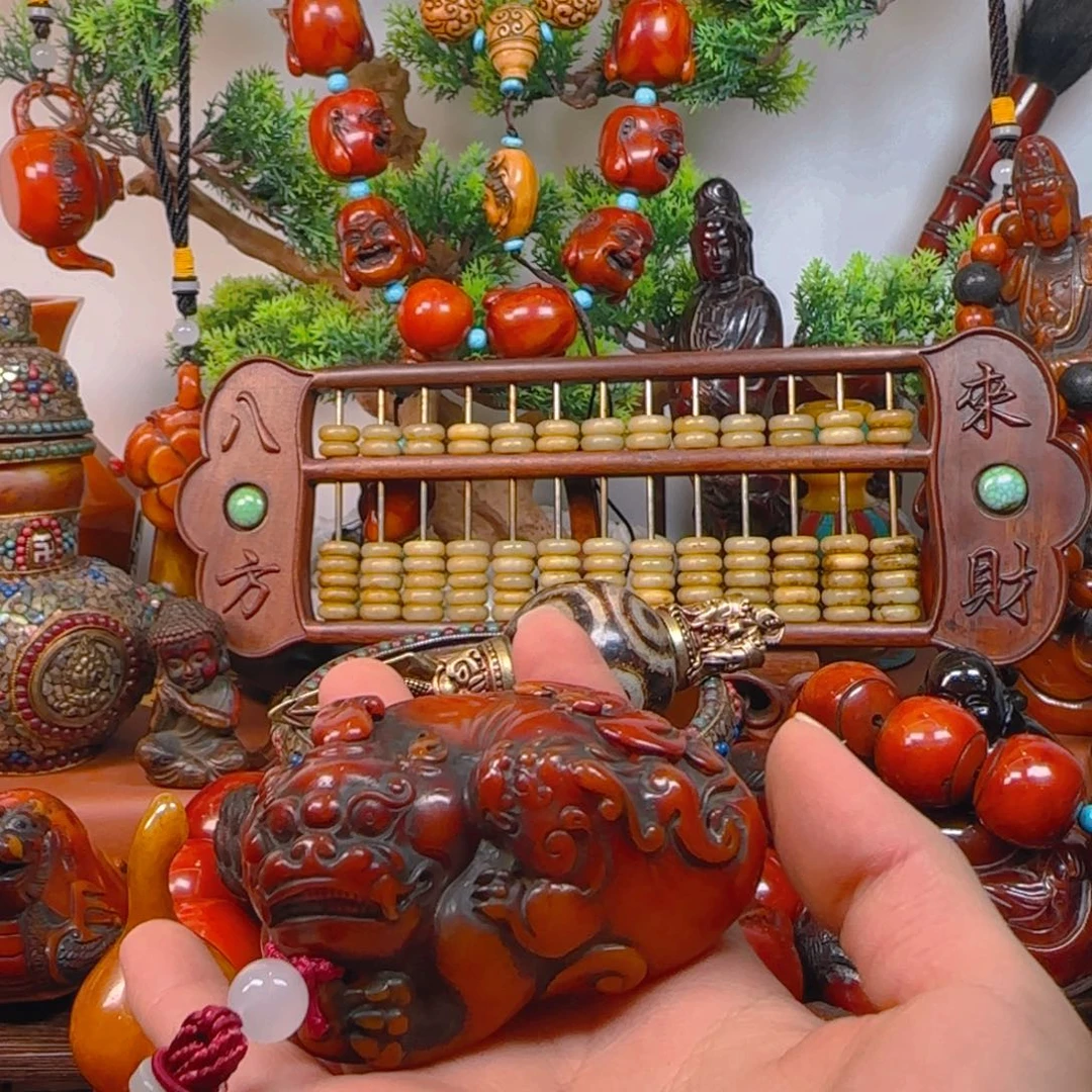 琥珀裸石未镶嵌貔貅