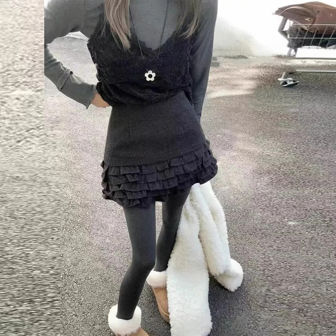 网红新款2024冬季设计师款小众复古芭蕾风木耳边毛呢短裙8288#