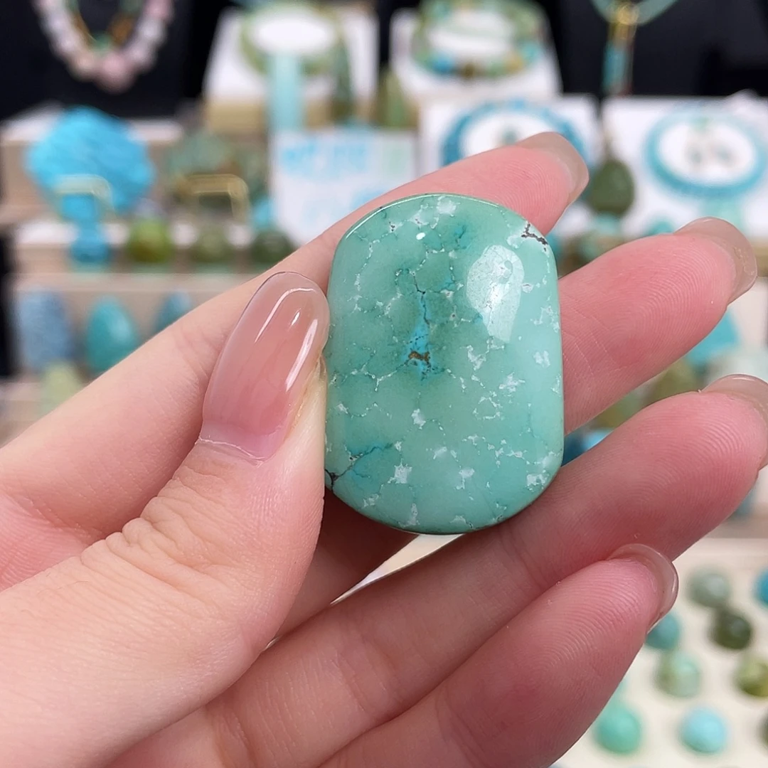 绿松石未镶嵌颈饰