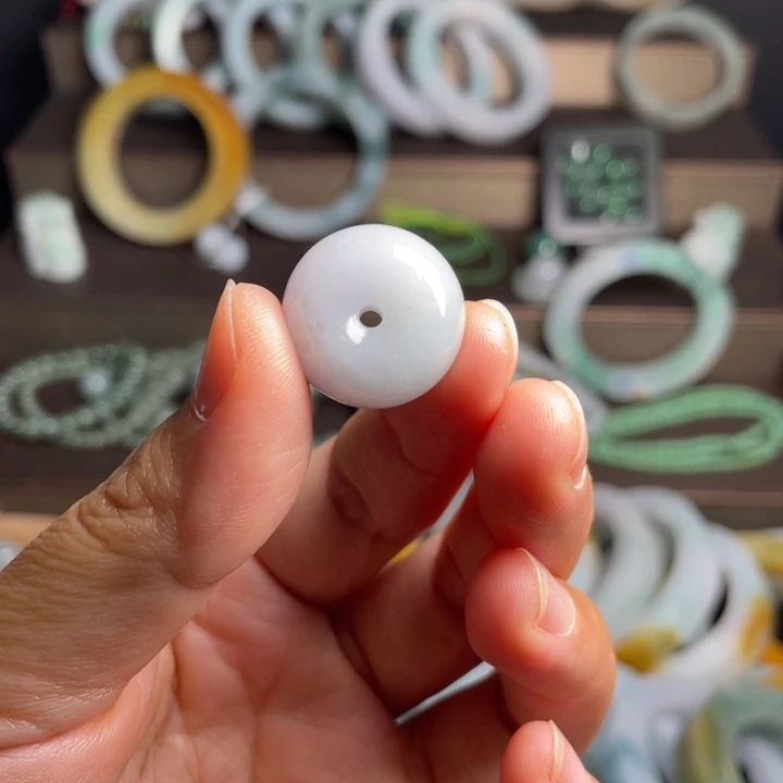 翡翠未镶嵌颈饰?****?肥扣