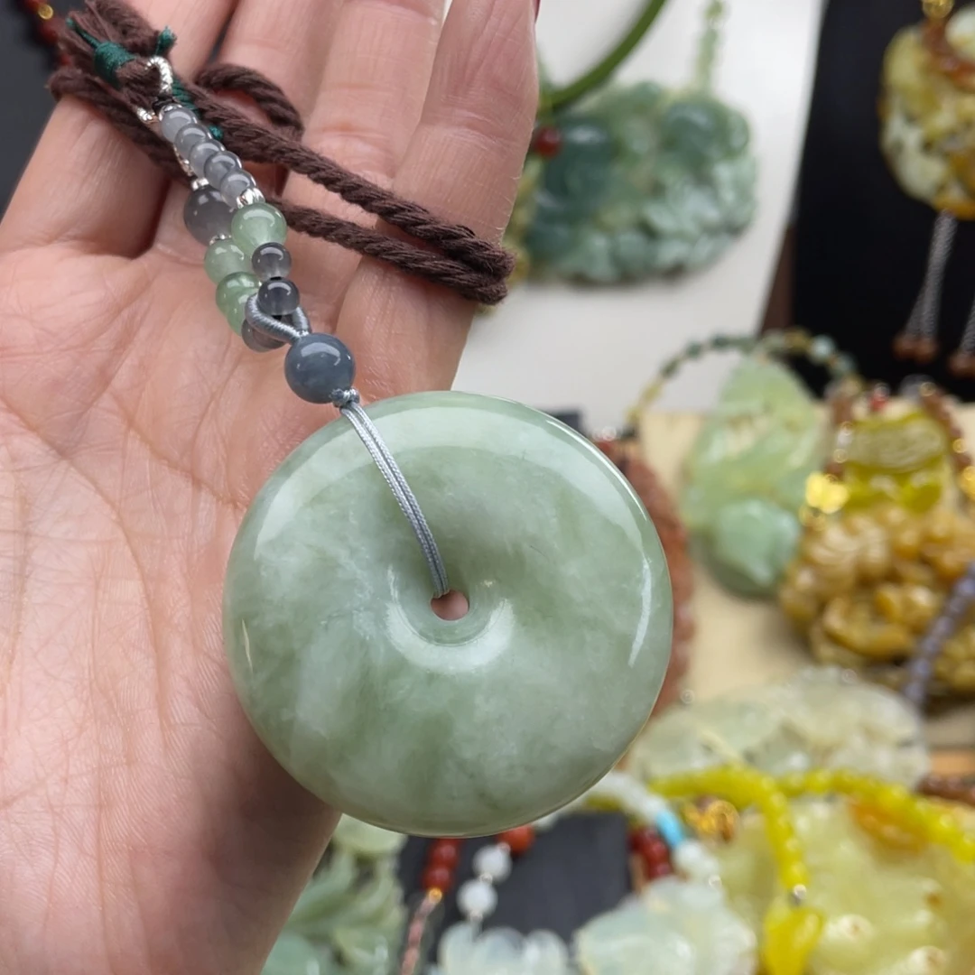 未镶嵌蛇纹石玉颈饰