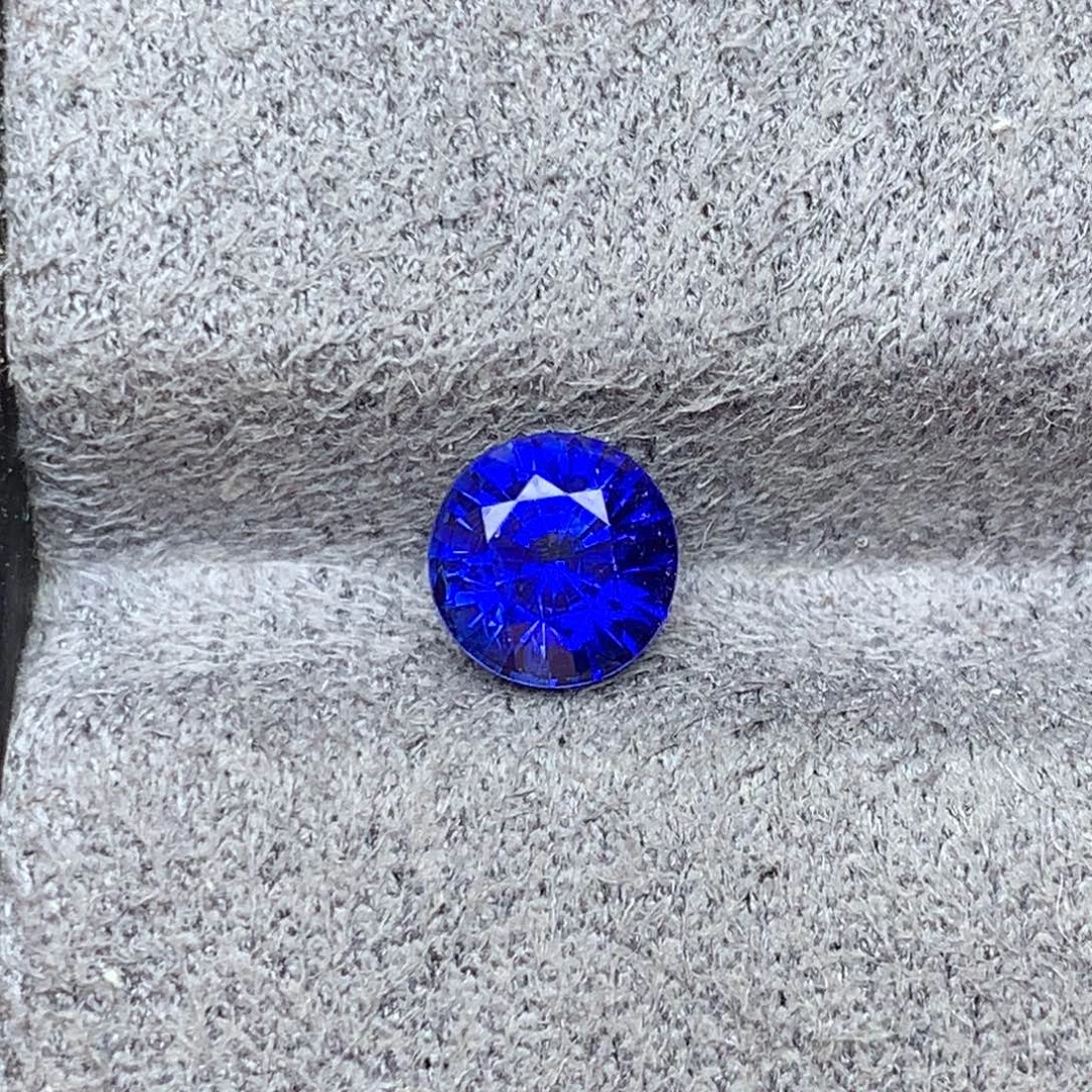 蓝宝石裸石1.15克拉圆形皇家蓝