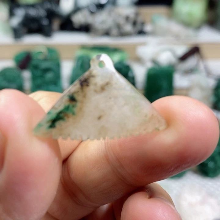 未镶嵌独山玉颈饰