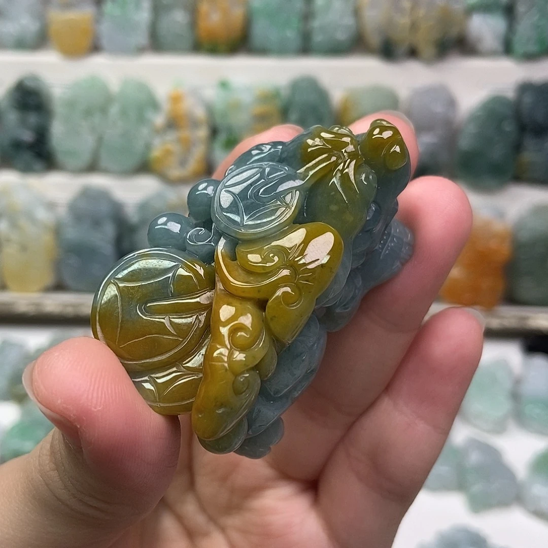 翡翠未镶嵌吊坠(赠链)