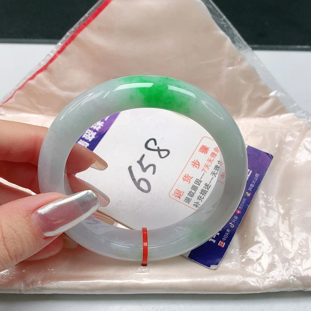 翡翠手镯未镶嵌翡翠手镯