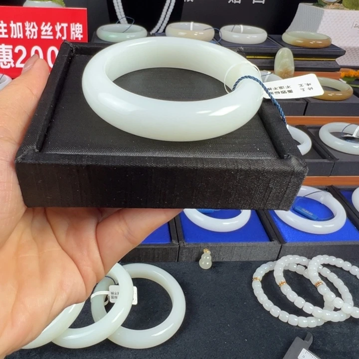 和田玉手镯未镶嵌